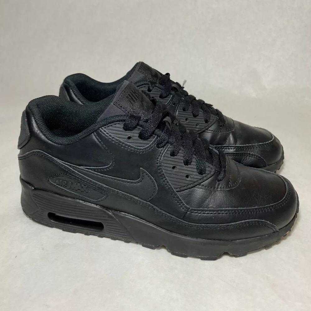 Nike Air 90 833412-001 Black Leather Boys Size 6.5Y Great Condition
